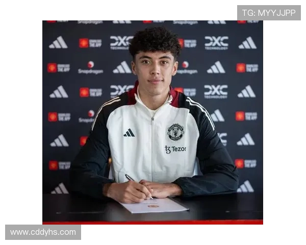 曼联青训三冠王惠特利续约至 2028 年：欧青赛救赎之战，誓为红魔而战(1)